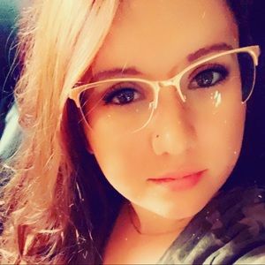 Meet your Posher, Bethbeth amber